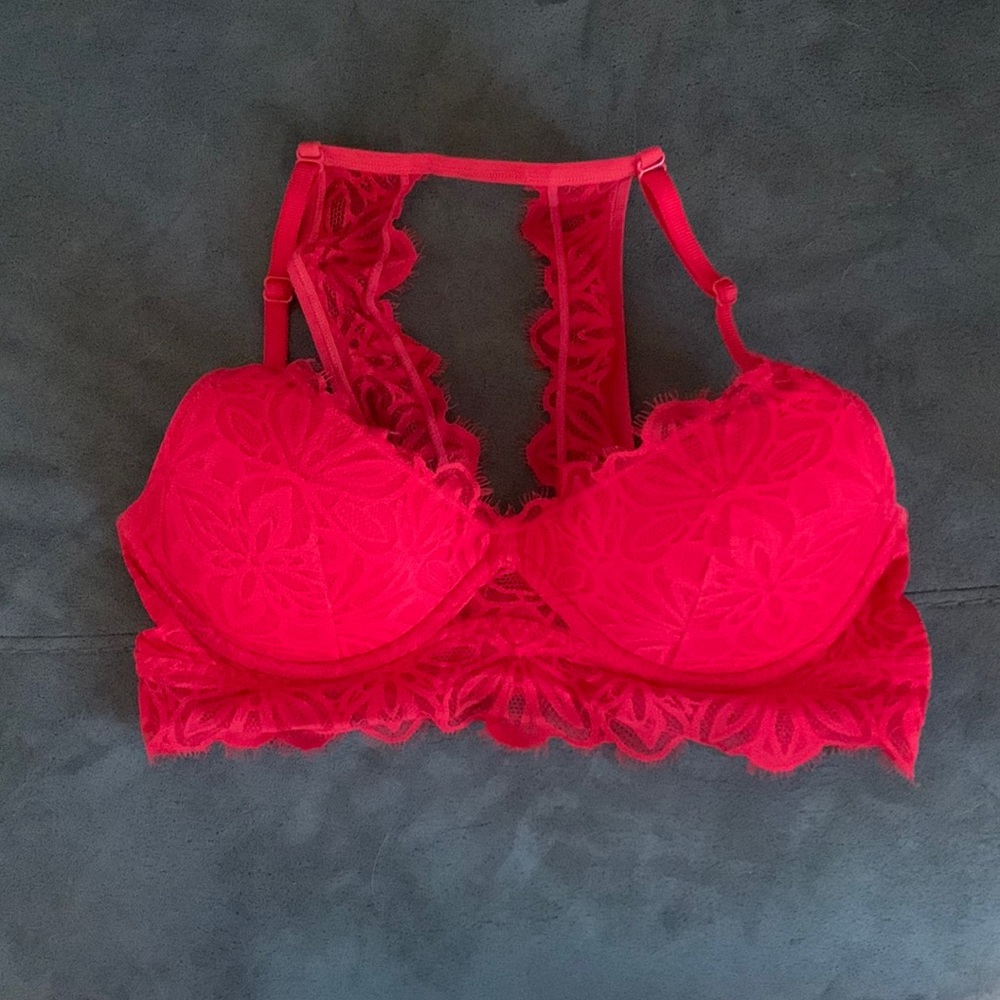 Victoria’s Secret red lace lightly lined bralette